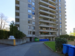 Bellevue Tower in West Vancouver, BC - Building Photo - Building Photo