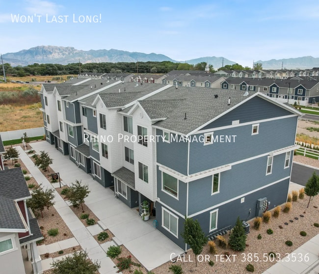 property at 1092 E Vessel Ct