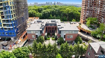 1600 Kaufer Ln in Fort Lee, NJ - Building Photo