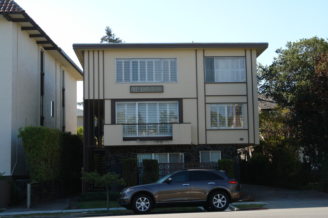 1431 Floribunda Ave in Burlingame, CA - Building Photo