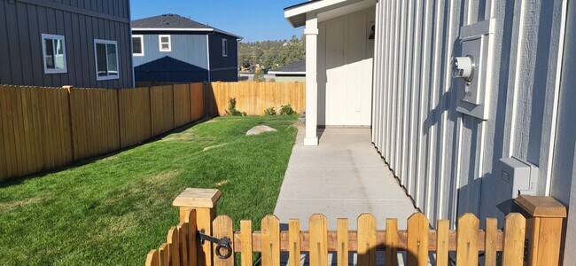 64588 Strickler Ave in Bend, OR - Building Photo - Building Photo