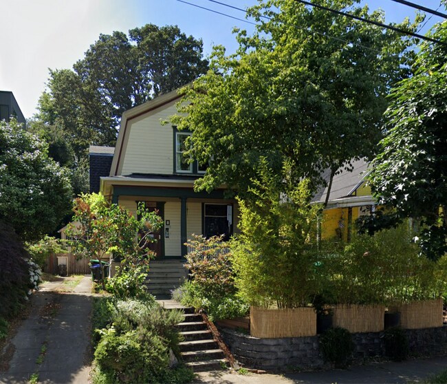 3533 SE Milwaukie Ave Rentals in Portland, OR