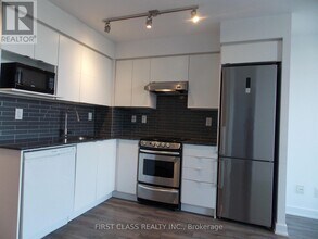 160 Flemington Rd in Toronto, ON - Building Photo - Building Photo