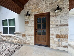 110 Brooklynn Ln in Canyon Lake, TX - Building Photo - Building Photo
