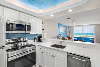 465 Ocean Dr in Miami Beach, FL - Building Photo - Building Photo