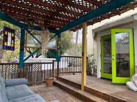 18260 Las Lomas Rd in Sonoma, CA - Building Photo