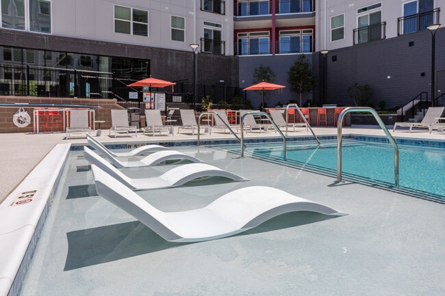 Centro at Pine Nash in Wilson, NC - Foto de edificio - Building Photo