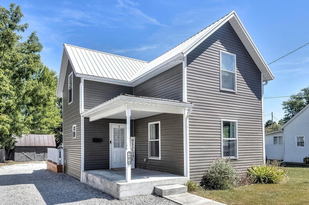 200 S Williams St in Johnstown, OH - Building Photo