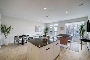 Us Bayou Park in Houston, TX - Building Photo