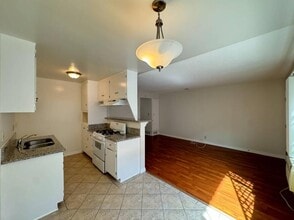 42 N Parkwood Ave in Pasadena, CA - Building Photo - Building Photo