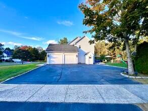 4 Cobblestone Ct in Naugatuck, CT - Building Photo - Building Photo