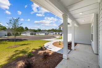 25 Alexander Way in Freeport, FL - Building Photo - Building Photo