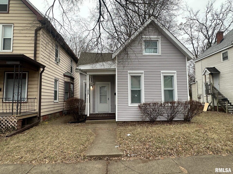 1808 W Fredonia Ave in Peoria, IL - Building Photo