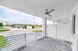 6420 NW 102nd Path in Doral, FL - Building Photo - Building Photo