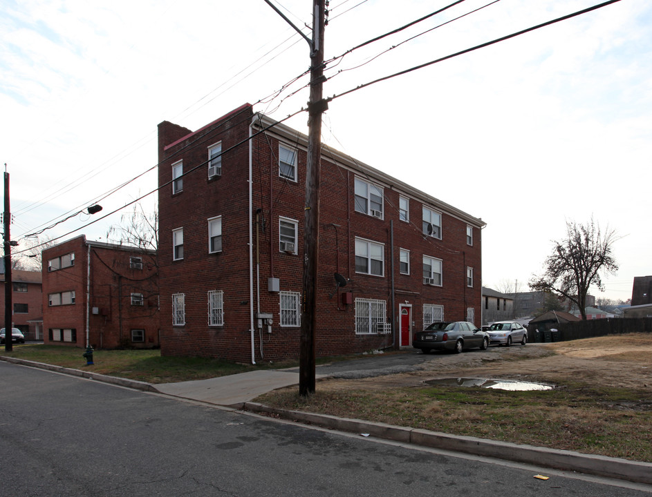 4925 A St SE in Washington, DC - Foto de edificio