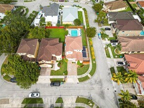 16403 SW 79th Ln in Miami, FL - Foto de edificio - Building Photo