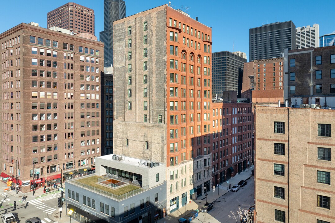 Peterson Building in Chicago, IL - Building Photo