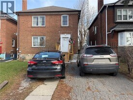 2712 Lake Shore Blvd W in Toronto, ON - Building Photo