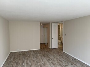 12700 Lake Ave, Unit 811 in Lakewood, OH - Building Photo - Building Photo