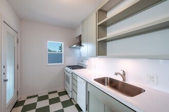 442 E Huisache Ave in San Antonio, TX - Building Photo - Building Photo