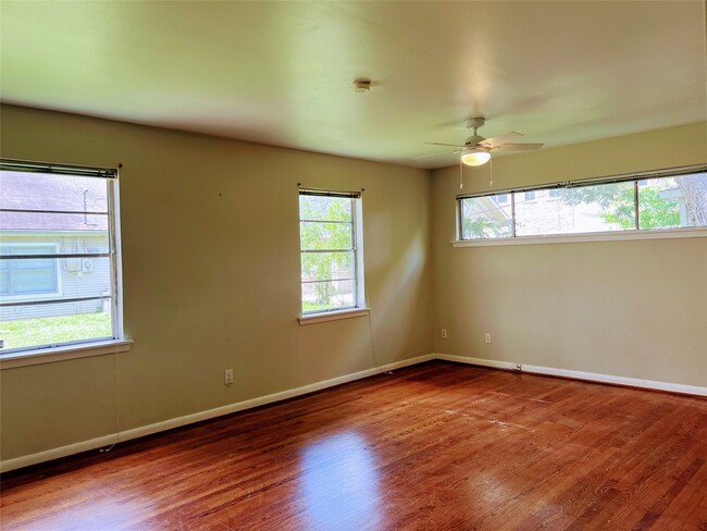 property at 2501.5 Dorrington St