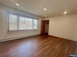 17 Hamilton St in Harrison, NJ - Building Photo - Building Photo