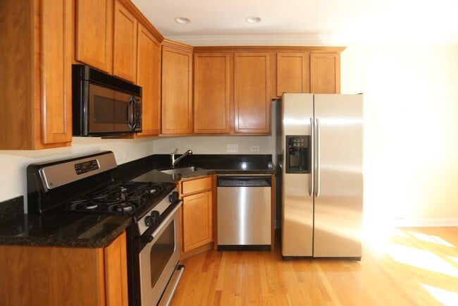 3257 N Clifton Ave in Chicago, IL - Building Photo - Building Photo