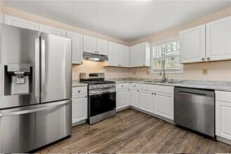 1248 Falling Water Dr in Smyrna, GA - Building Photo - Building Photo