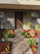 3070 Sir Hamilton Cir