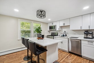 13 Myles Standish Dr, Unit 3 in Haverhill, MA - Building Photo - Building Photo