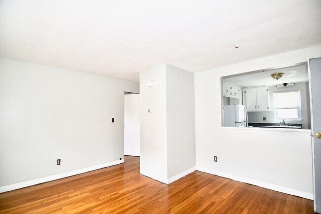 18 Essex St, Unit 4 in Quincy, MA - Building Photo - Building Photo