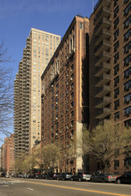 325 E 79th St in New York, NY - Building Photo - Building Photo