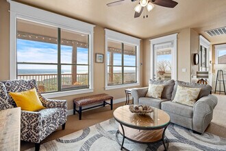 18016 Edgewood Way in Jonestown, TX - Building Photo - Building Photo