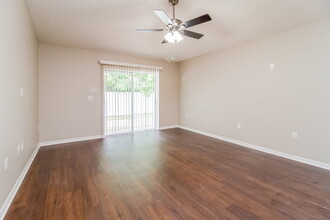 13825 Econ Woods Ln in Orlando, FL - Building Photo - Building Photo