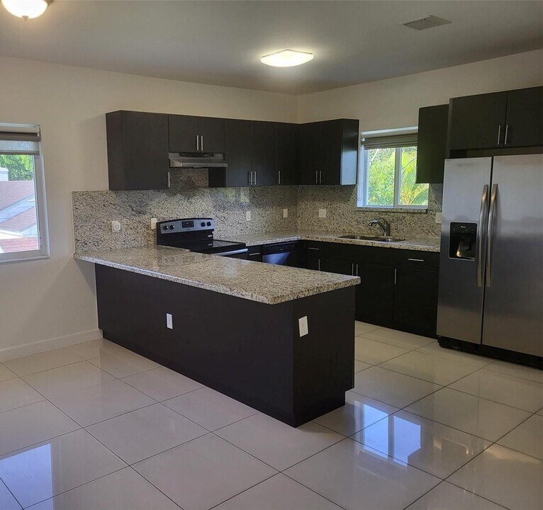 1027 SW 11th Ave in Miami, FL - Building Photo