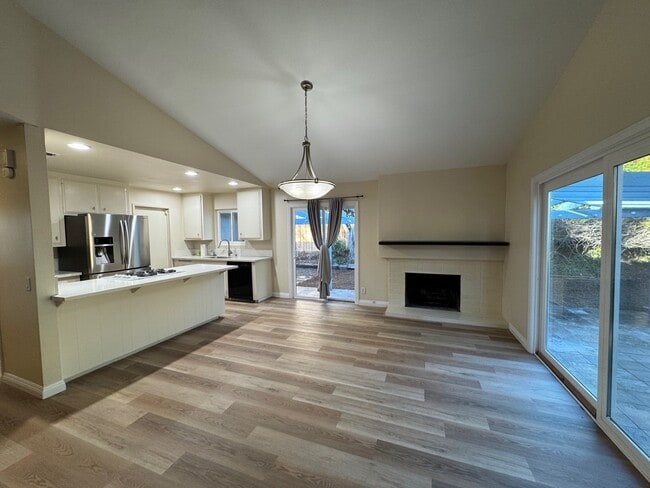 4894 Alondra Way in Carlsbad, CA - Foto de edificio - Building Photo