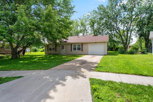 2834 SE Glenside Ct in Topeka, KS - Building Photo - Building Photo