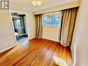 74 Devins Dr in Aurora, ON - Building Photo - Building Photo