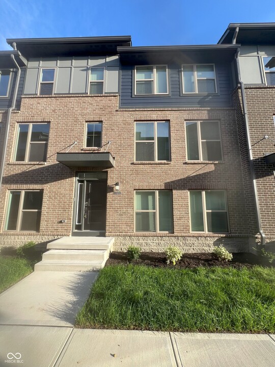 13474 Elias Pl in Fishers, IN - Building Photo