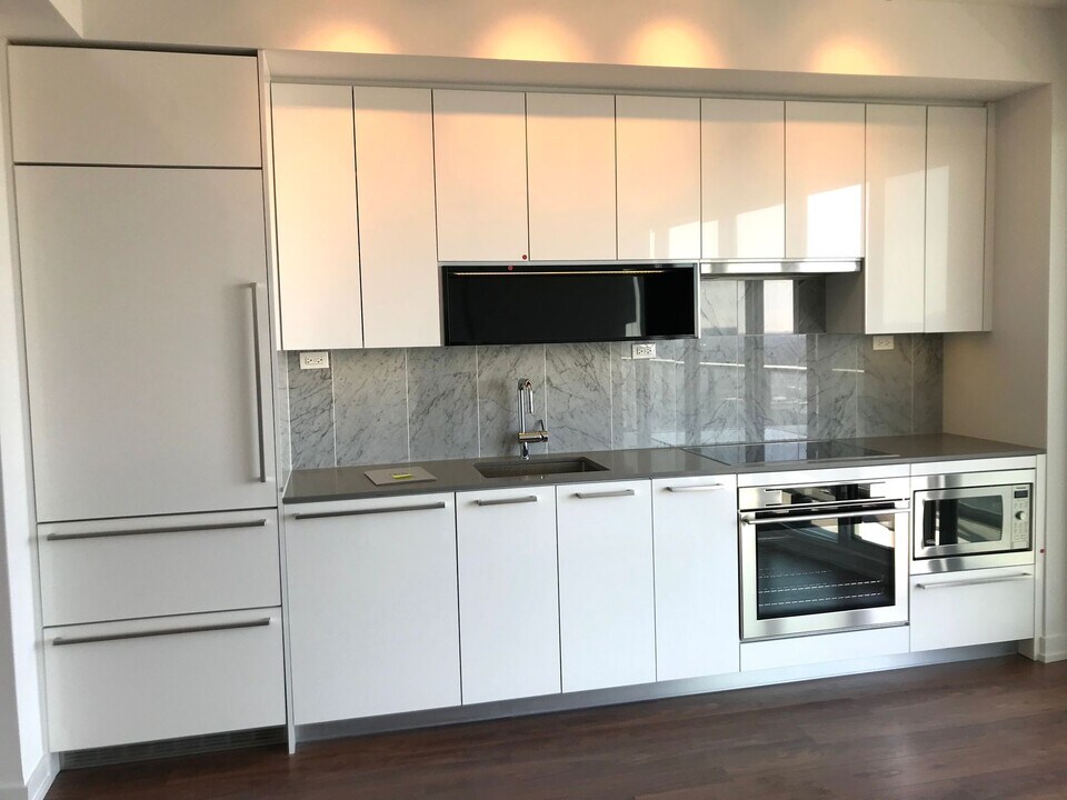 117 Mcmahon Dr in Toronto, ON - Building Photo