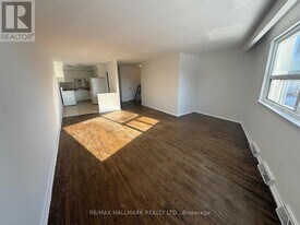 2153A Weston Rd in Toronto, ON - Building Photo