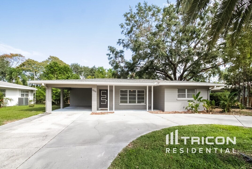 2237 Grove St in Sarasota, FL - Building Photo