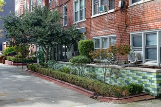 The Carlton House in Brooklyn, NY - Foto de edificio - Building Photo