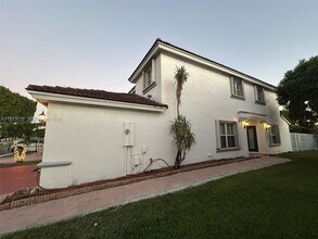 11462 NW 48th Terrace in Doral, FL - Building Photo - Building Photo