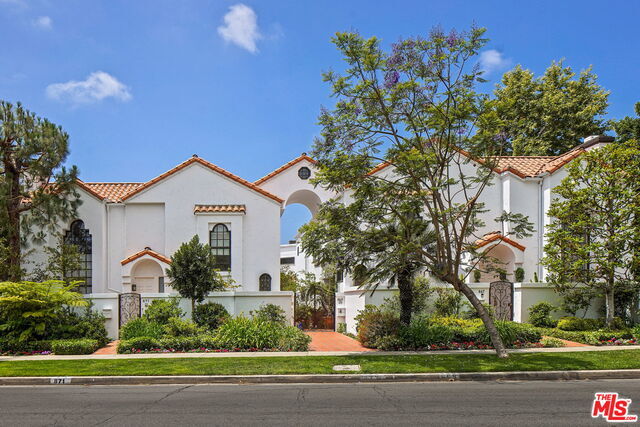 869 S Bundy Dr in Los Angeles, CA - Building Photo