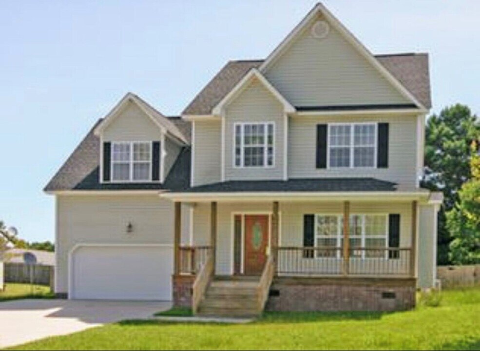 310 Preakness Ln in Sneads Ferry, NC - Building Photo