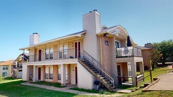 1005 Spring Loop in College Station, TX - Building Photo