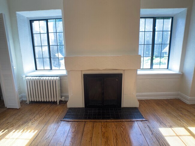914 Wynnewood Rd, Unit 1st in Pelham, NY - Foto de edificio - Building Photo