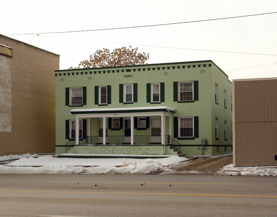 1001 N Saginaw St in Flint, MI - Building Photo
