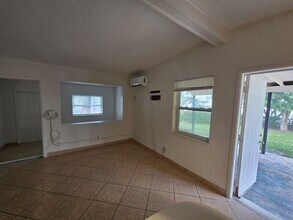 401 Seagrape Rd in Lantana, FL - Building Photo - Building Photo